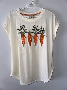 Cream Short Sleeve Tee with Orange Carrot Motif